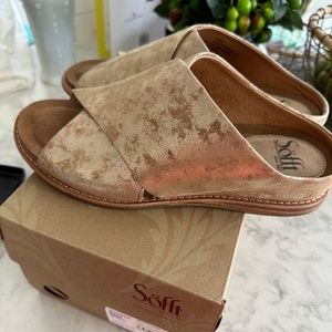 Sofft gold sandals